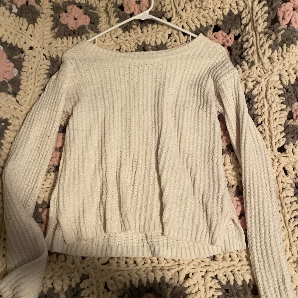 White Aeropostale sweater
